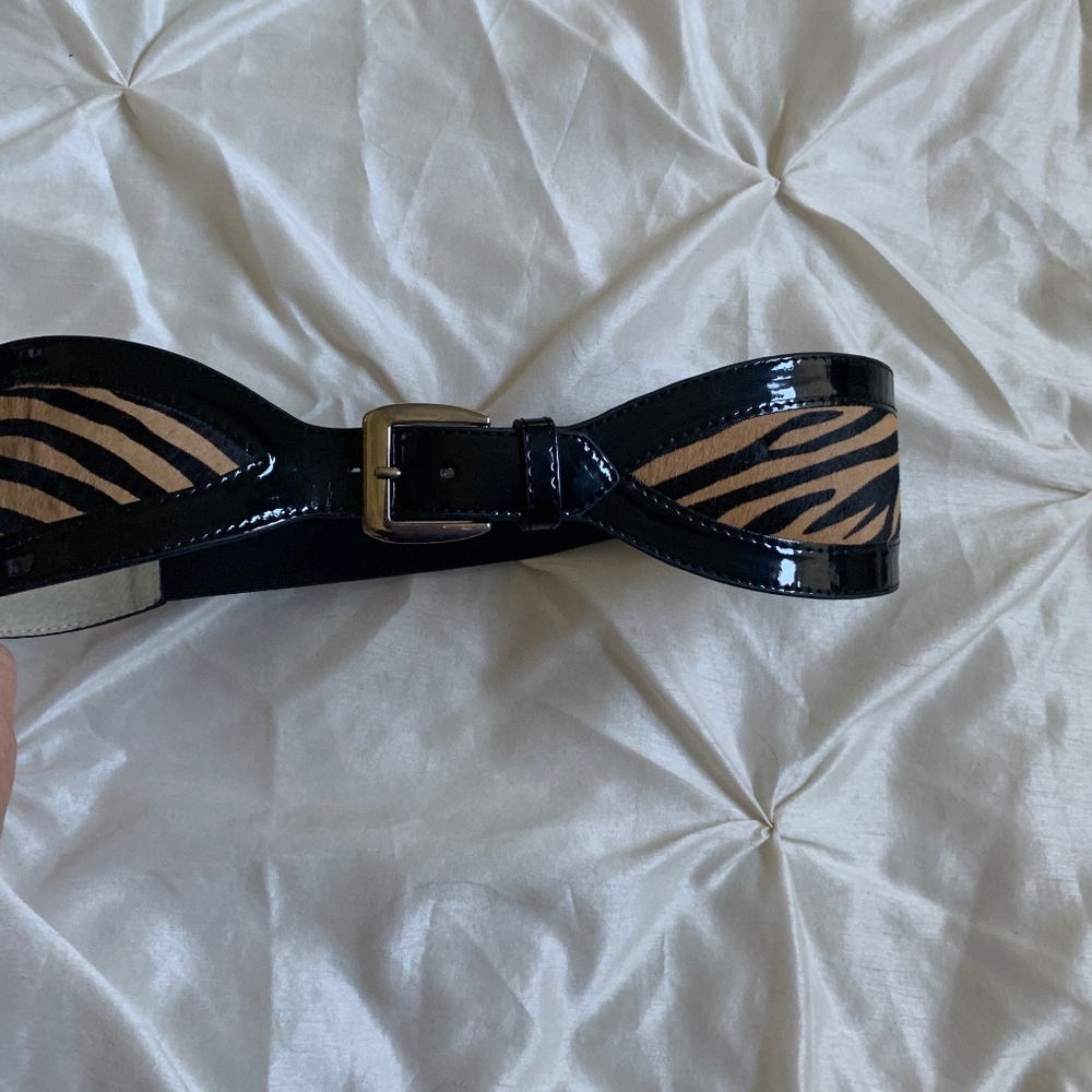 NWOT White House Black Market Black/Tan Zebra Stripe Belt sz M